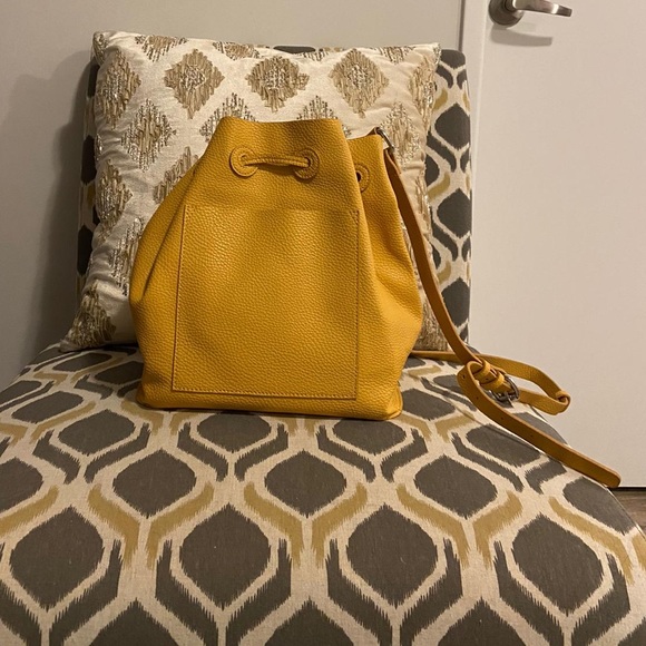 Faux leather yellow bag - Picture 4 of 4